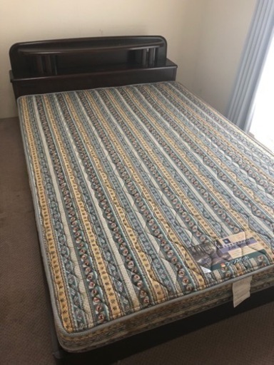 フランスベッドのセミダブルベッドフレームとマットレス