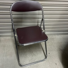 昔ながらのビジネス用パイプ椅子