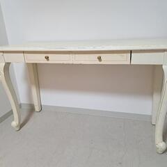 【引き取り済】可愛いアンティークソファーとテーブル、椅子セットの画像