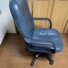 レザー調ゆったりビジネスチェアの画像
