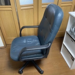 レザー調ゆったりビジネスチェアの画像