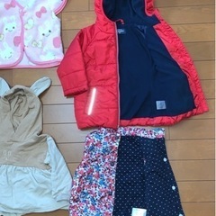 女の子　90センチ　冬用ジャンパー、ベストなど　の画像