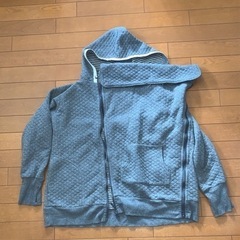 新生児を抱っこした時に使う冬服　前の部分がファスナーで取り外し出来ます。の画像