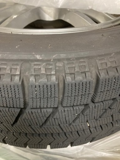 【引き渡し者決定】スタッドレスタイヤ　ホイール付　205/60R/16