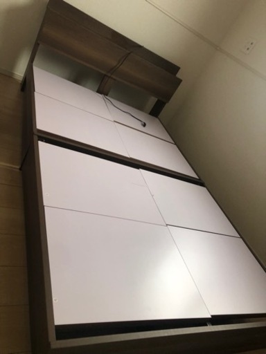 ダブルベッド フレームのみ 電気コード付き