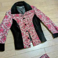 美品　Mariella Burani　NOTIZIE　マリエラブラーニ　高級　上下レディーススーツ　ジャケット　スカート　ピンク　ブラック　黒　薔薇
の画像