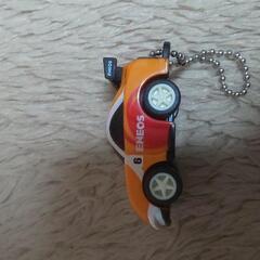 ENEOS限定？チョロQみたいなミニカーキーホルダーの画像
