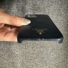 本物　PRADA iPhone12 Pro レザーケースの画像