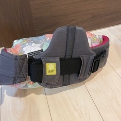 リルベビー　抱っこ紐　収納カバー付き　チェリー　メッシュの画像