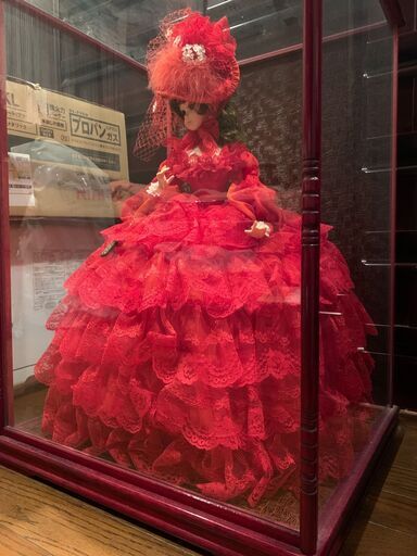 管K-37【愛知県一宮市から】【平日もお渡しできます！】リボン スキヨドール SUKIYO DOLL フランス人形 西洋人形 アンティーク コレクター スキヨ人形研究所 リボンタグ付 ビンテージドール 昭和レトロ 組み立てガラスケース付き