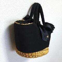 Lara&Heat ララ＆ハート グログランリボンかごバッグ 籠バッグ　カゴバッグ　ブラック　黒　リボンデザイン　夏　ハートチャームの画像
