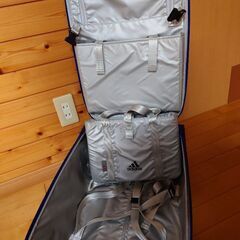 adidas キャリーバッグ　機内持ち込みサイズの画像