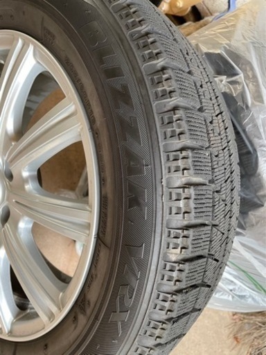 80系ノア、ヴォクシー用　スタッドレスタイヤ　VRX3