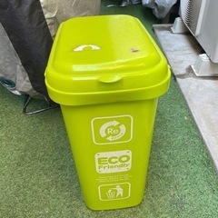 無料！黄緑色のゴミ箱の画像
