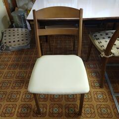 白い椅子の画像