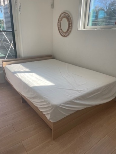 【美品】ダブルベッド　すのこ　フレーム　ベッド下収納付き　引き出し　ライト付き