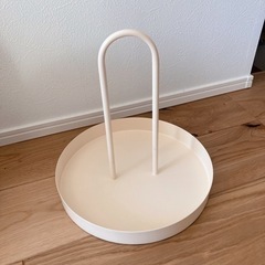 金属のトレイ