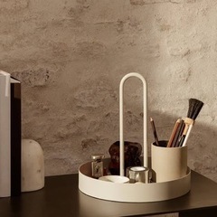 金属のトレイの画像