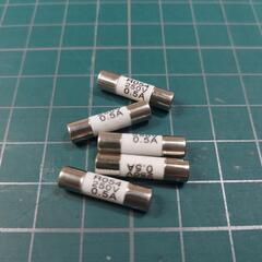 セラミックヒューズ 0.5A/250V
