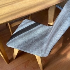 ダイニングテーブルの画像