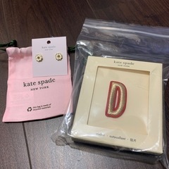 ケイトスペード　ピアスとワッペンD