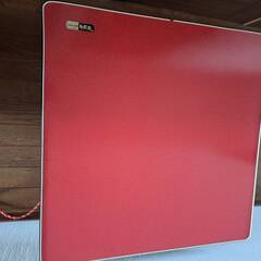 きれいな状態の赤い 60cm X 60cm のこたつの画像