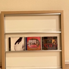 CD、ポストカードなど壁掛けラックの画像