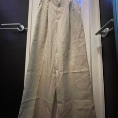GU ベージュ　カラースラックス