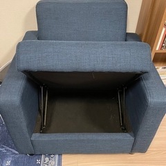 1人掛けソファ 青 収納付きの画像