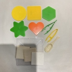 アイロンビーズセット37色&プレート6枚の画像