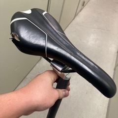 クロス・ロードバイクサドル　破れあり　バラ売り可能