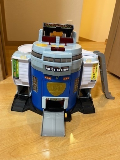 パトカー動くおもちゃです！