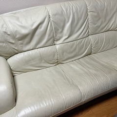 白レザーのソファ(3人掛け)