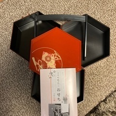 お節料理の入れ物