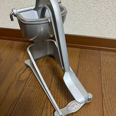 管K-77【愛知県一宮市から】【平日お渡しできます！】ジュウーサー　昭和レトロ　アンティーク　果汁搾り器 の画像