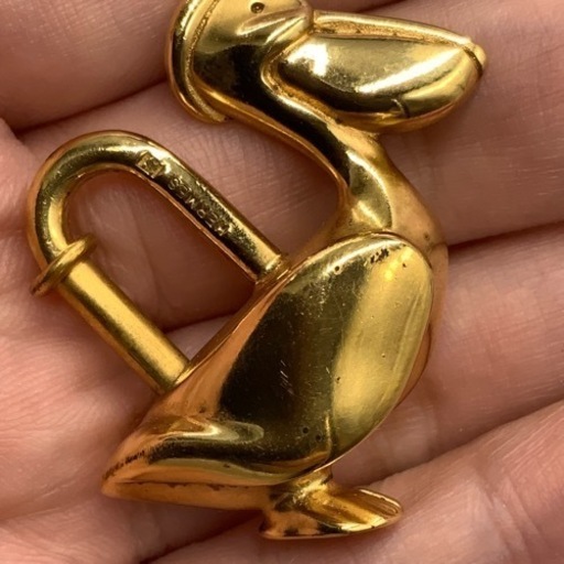 売り切れました。HERMES エルメス　ペリカン　カデナチャーム　1992年限定