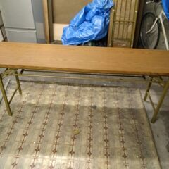 会議テーブル。折りたたみ長テーブルの画像