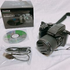 【受け取り者決まりました】箱付き　説明書付き　FUJIFILM デジタルカメラ FinePix S8200B 光学40倍 ブラック F FX-S8200B