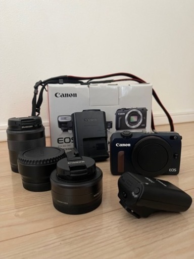 美品！キャノン EOS M2 ミラーレスカメラ