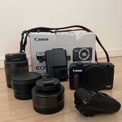 美品！キャノン EOS M2 ミラーレスカメラ