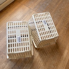 100均のカゴ３個セット　１００円の画像
