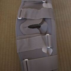 ニースプリント/伸展タイプ　膝関節固定帯