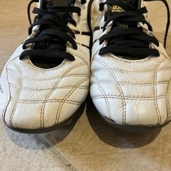 再値下げ　アシックスサッカースパイクDSライトwhiteの画像
