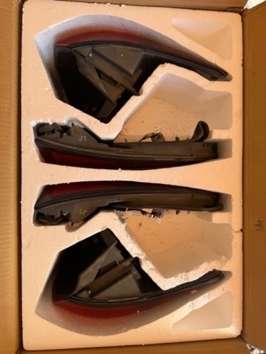 ホンダヴェゼル　純正テールライトセット