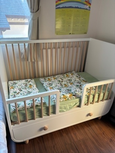 かなり美品です。収納たっぷり、IKEAのベビーベット。