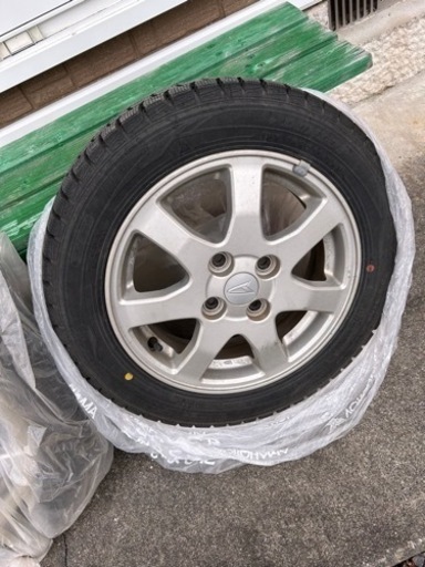 スタッドレスタイヤ　ホイール付き　ダイハツ