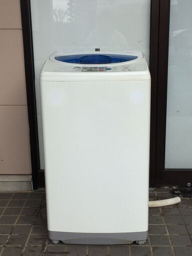 ＝ 【迎春SALE】 　動作確認済み 日立 全自動電気洗濯機 NW-5FR 2006年製 洗濯容量５㎏ 給水ホース付き 錆/汚れややあり