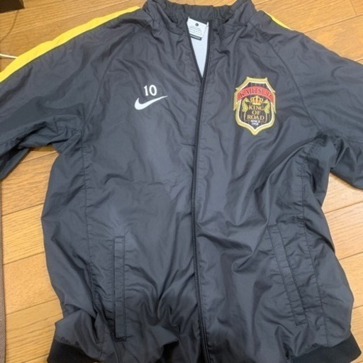 サッカーウィンドブレーカー