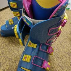 スキー板とブーツウェアまとめての画像