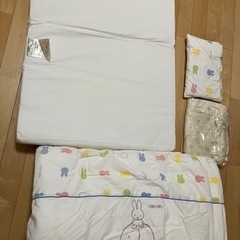【受け渡し決定済み】ベビーベッドとふとんセットの画像